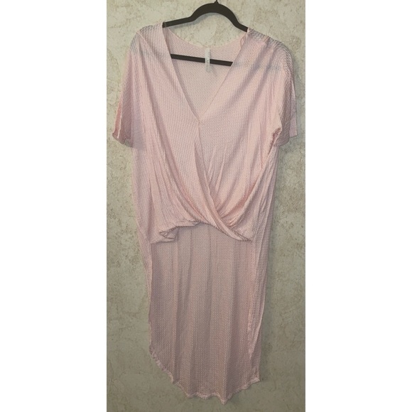 🆕 Red Lolly HIGH LOW TOP (Medium to pit 28”Length 21” front 44” back) - Picture 2 of 6